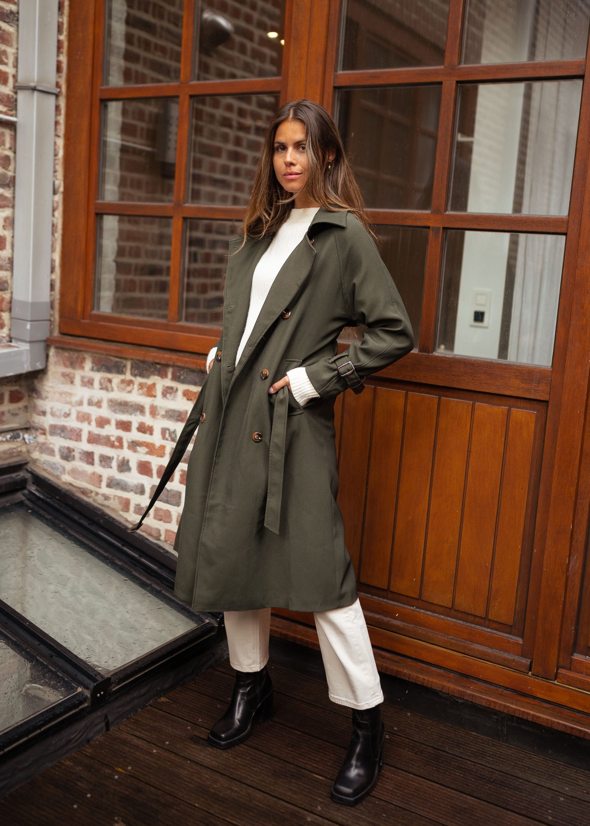 Joanna | Elegancki damski trencz na każdą okazję