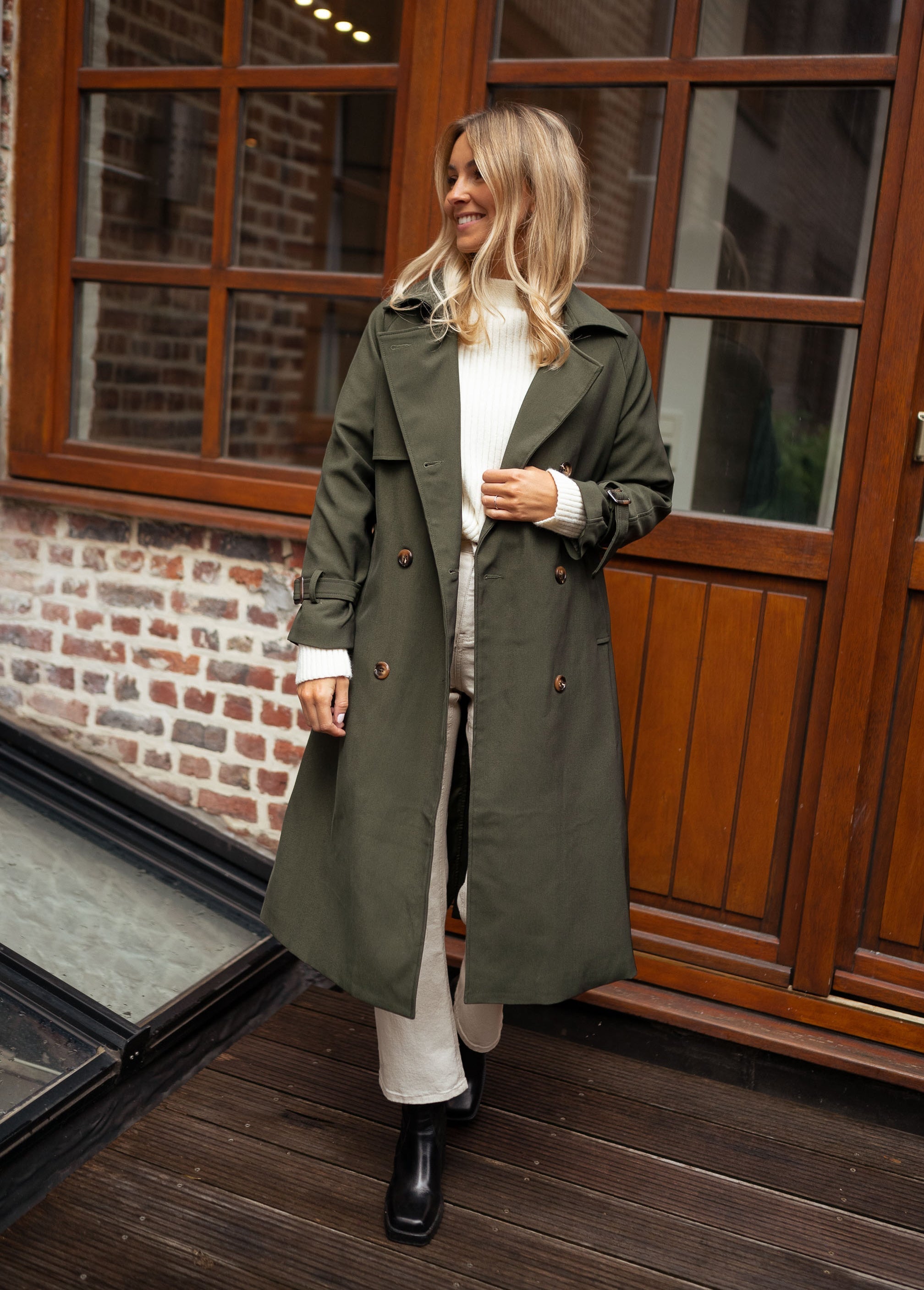 Joanna | Elegancki damski trencz na każdą okazję
