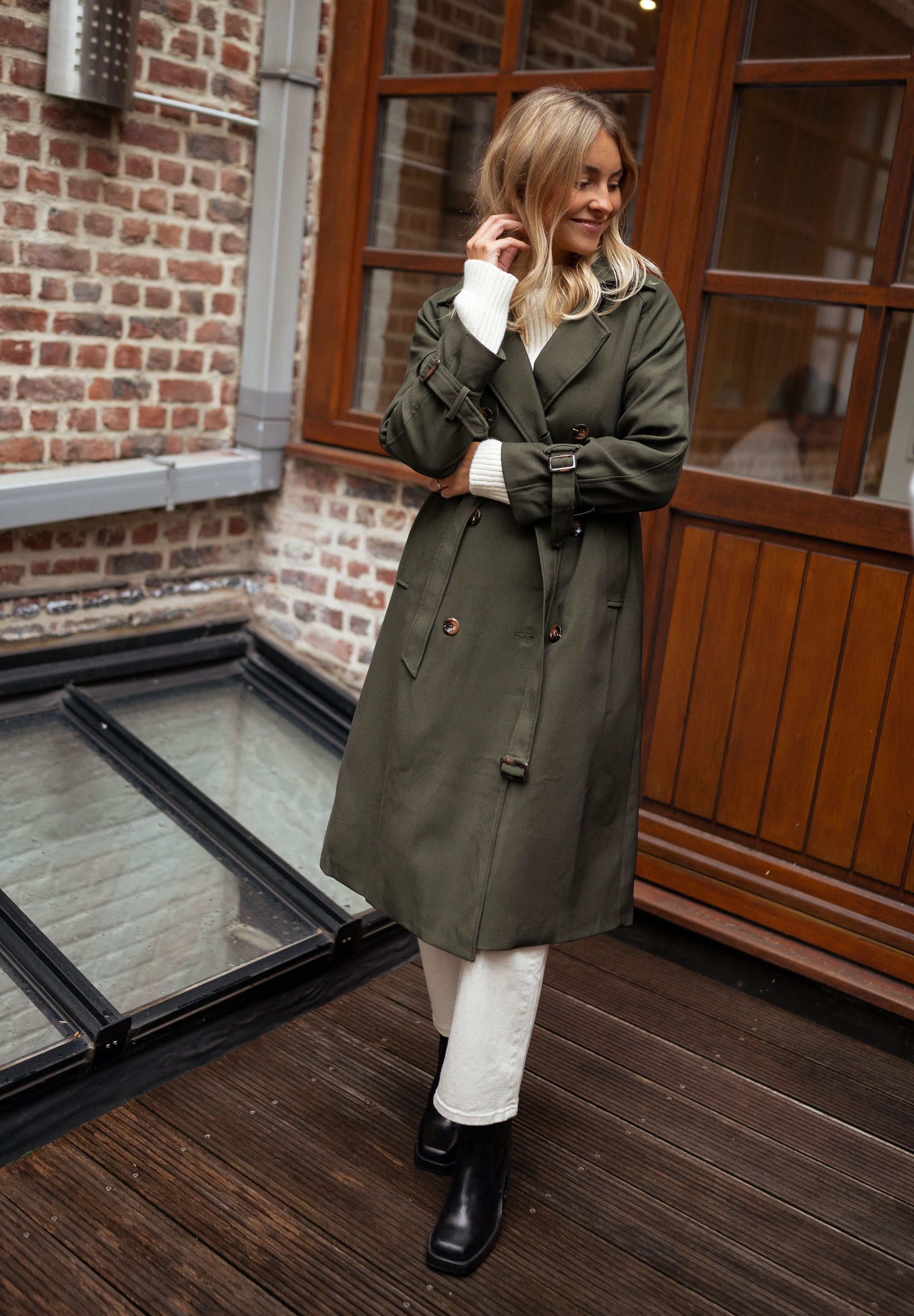 Joanna | Elegancki damski trencz na każdą okazję