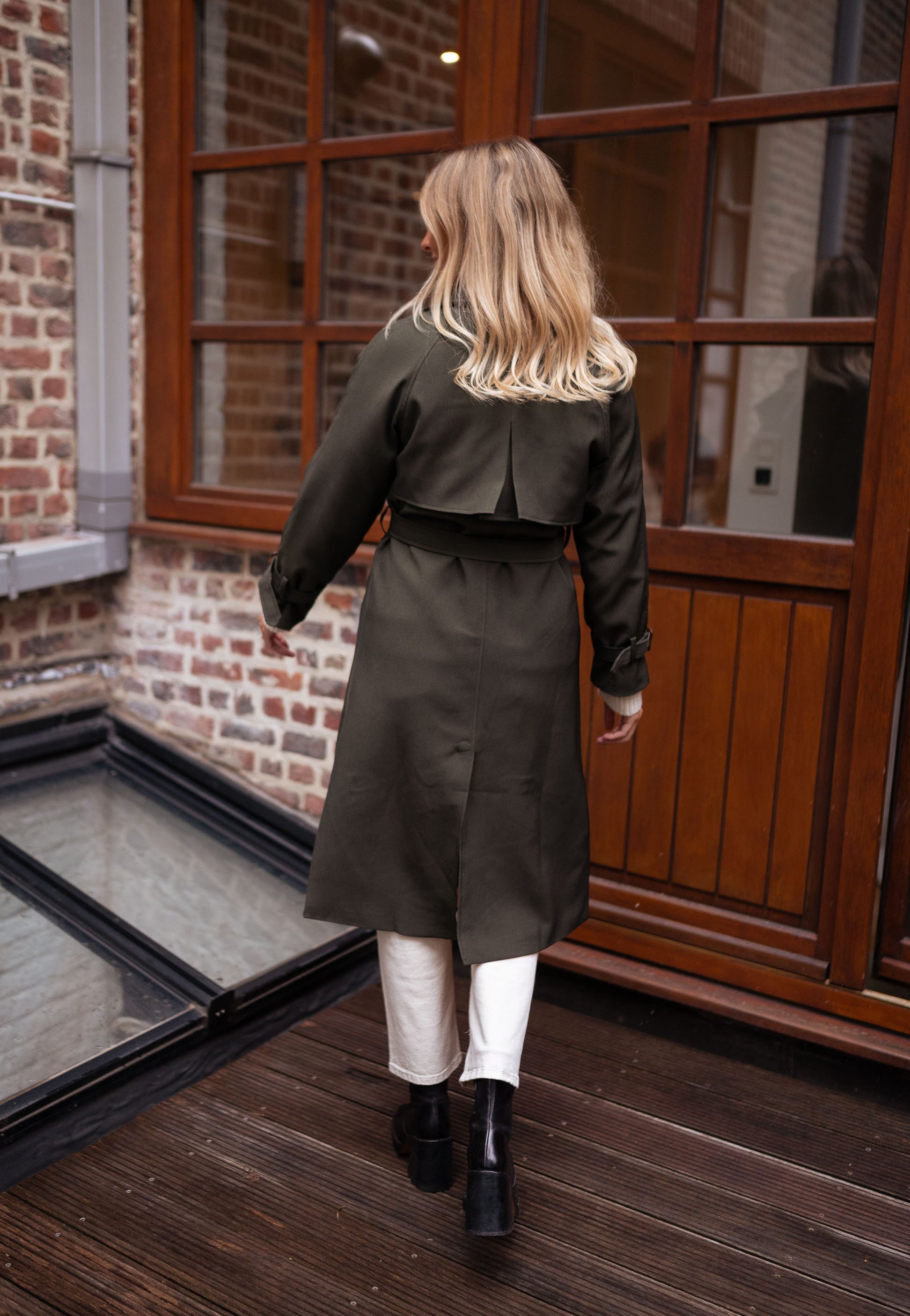 Joanna | Elegancki damski trencz na każdą okazję