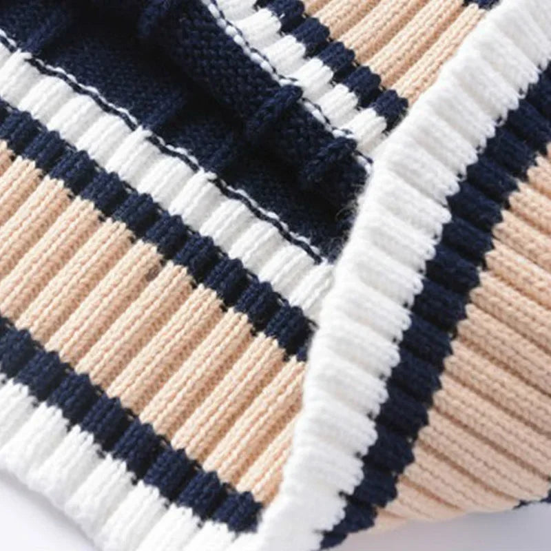 Paweł | Męski sweter z dekoltem w serek