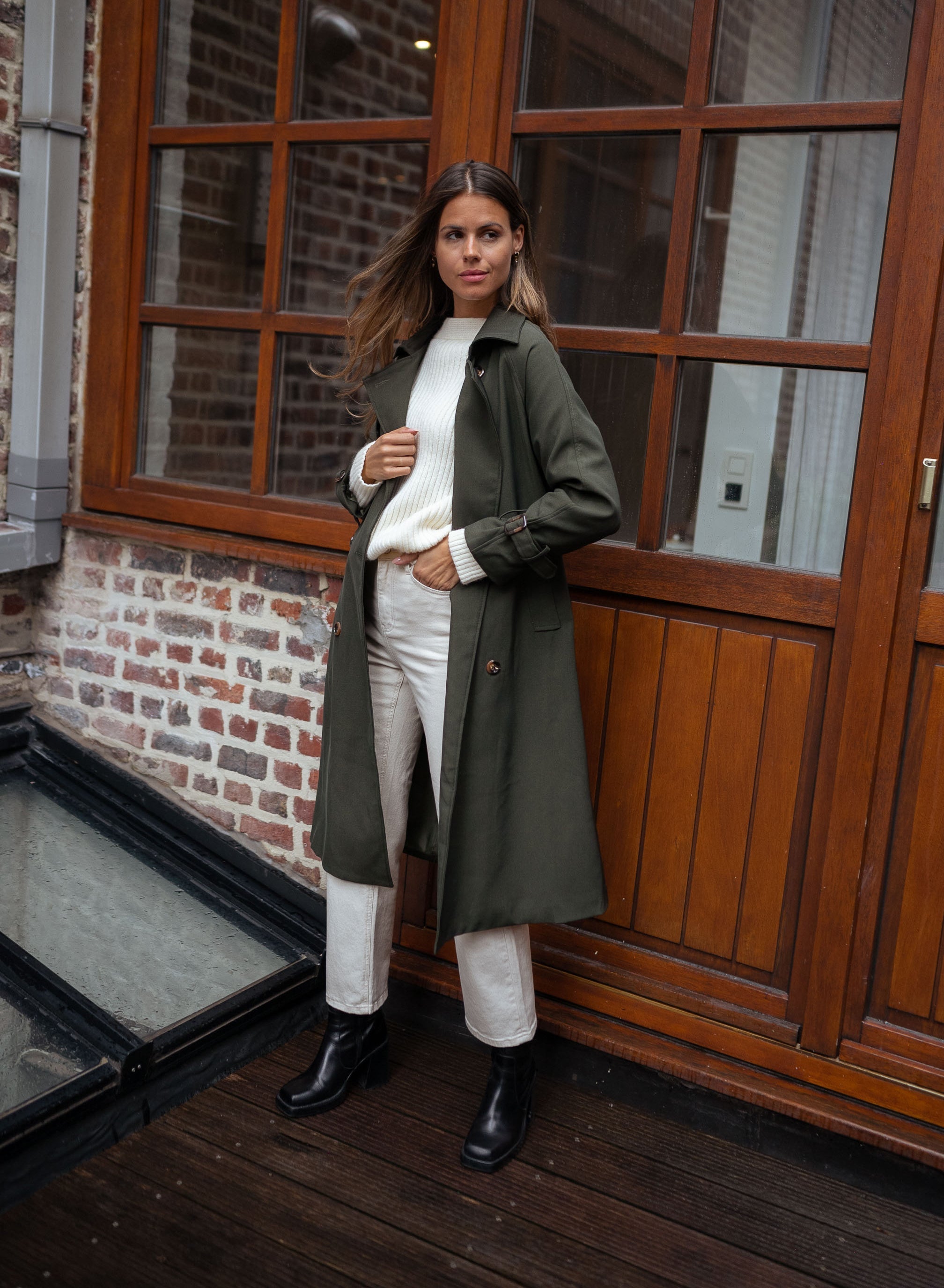 Joanna | Elegancki damski trencz na każdą okazję