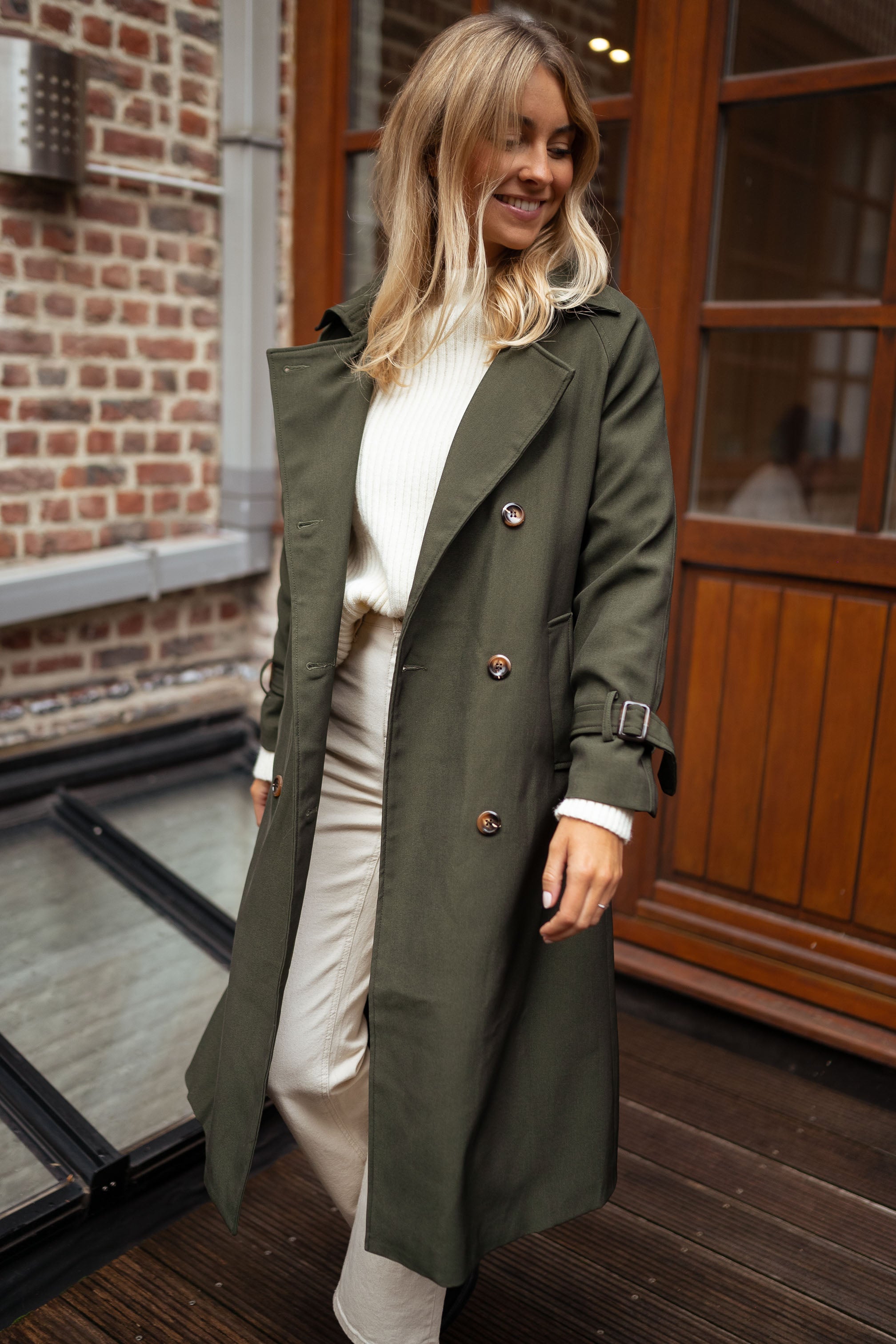 Joanna | Elegancki damski trencz na każdą okazję