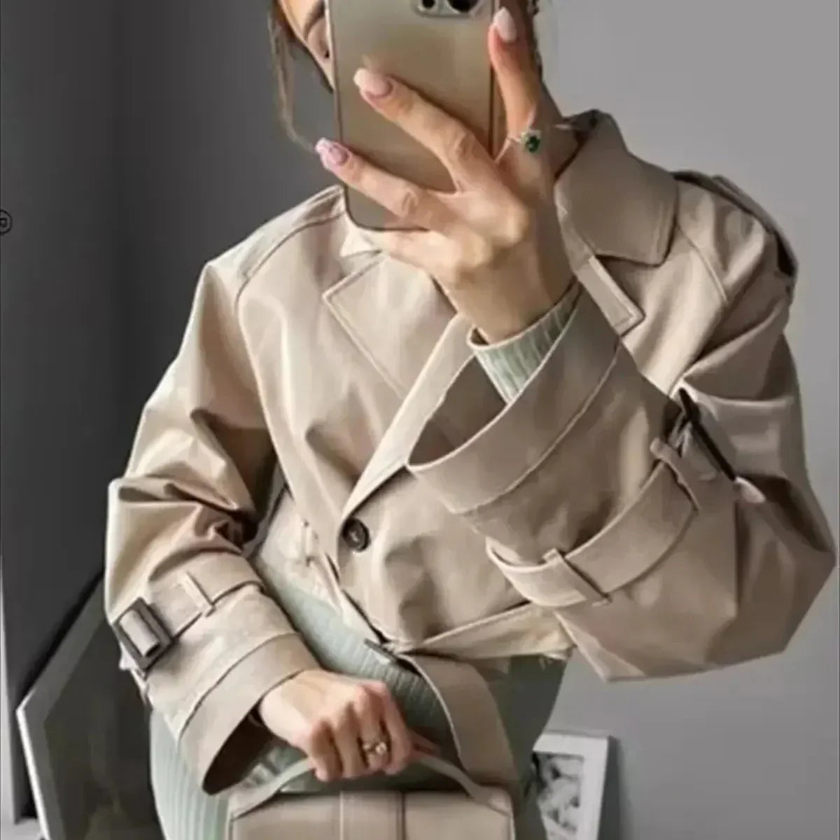 Krójowy Trench Coat dla Kobiet | Zapięcie na Pasek